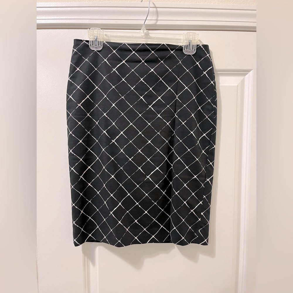 White house black market pencil skirt size 4.